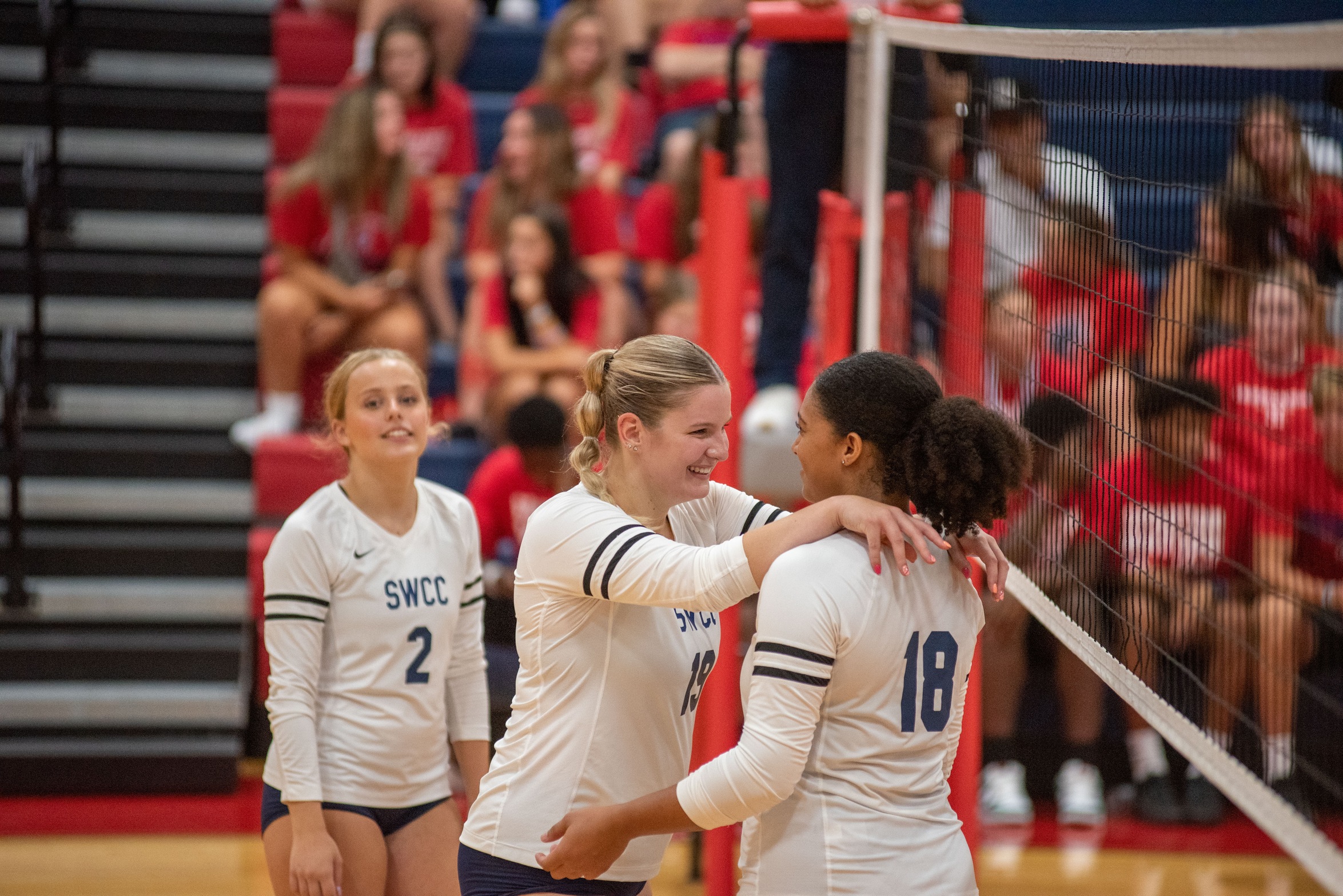 Southwestern Triumphs in Thrilling Five-Set Victory Against Iowa Lakes